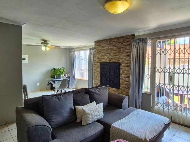 Townhouse For Sale in Hennopspark - Photo 10