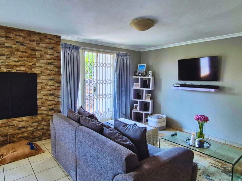 Townhouse For Sale in Hennopspark - Photo 9