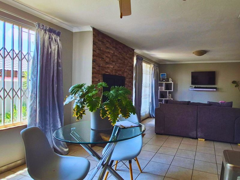 Townhouse For Sale in Hennopspark - Photo 8