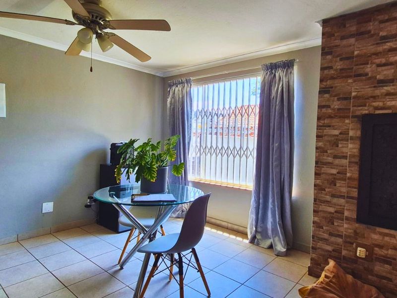 Townhouse For Sale in Hennopspark - Photo 7