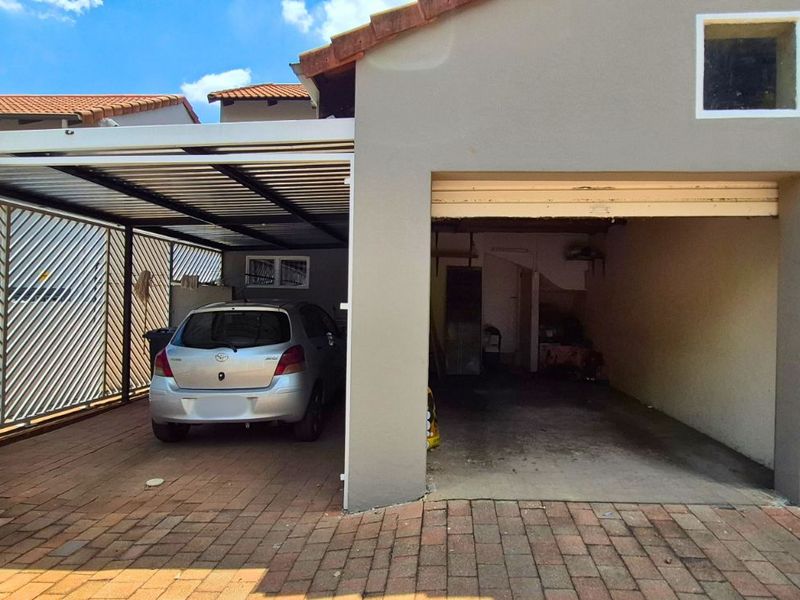 Townhouse For Sale in Hennopspark - Photo 2