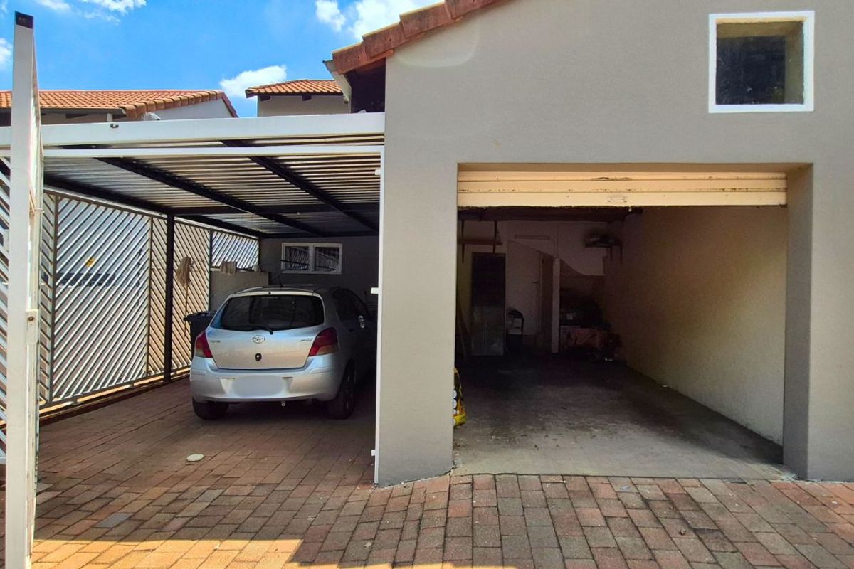 Townhouse For Sale in Hennopspark - Photo 2