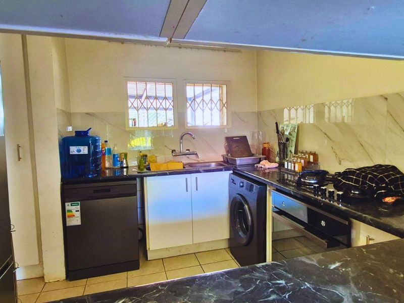 Townhouse For Sale in Hennopspark - Photo 5