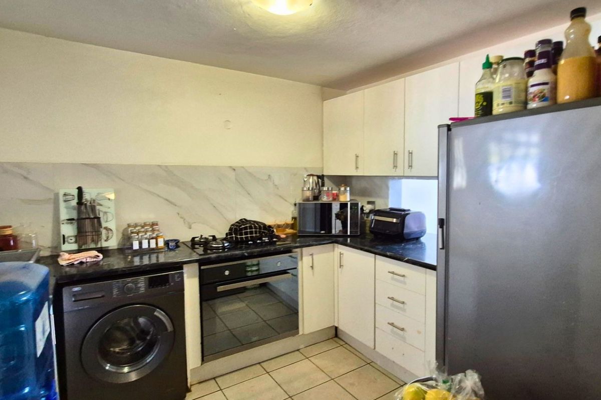 Townhouse For Sale in Hennopspark - Photo 4