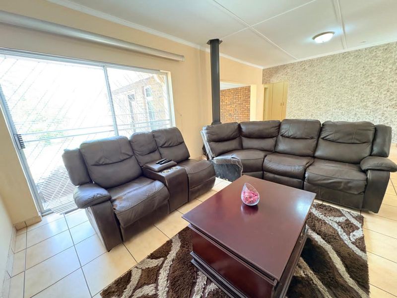 Townhouse For Sale in Carters Glen - Photo 3