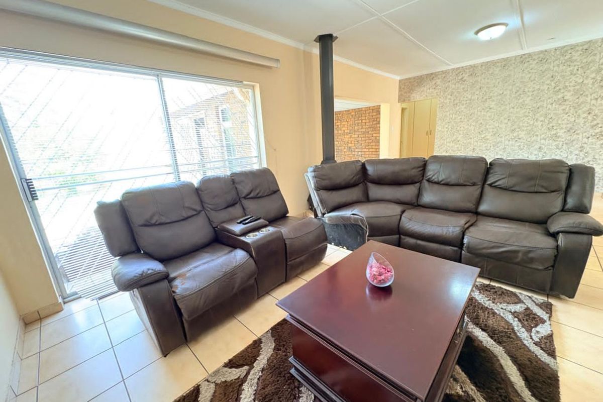 Townhouse For Sale in Carters Glen - Photo 3