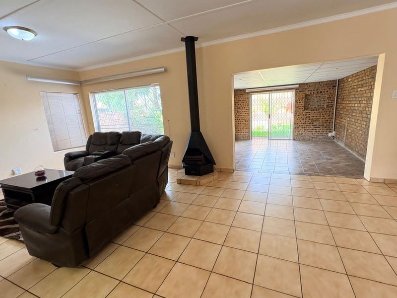 Townhouse For Sale in Carters Glen - Photo 2