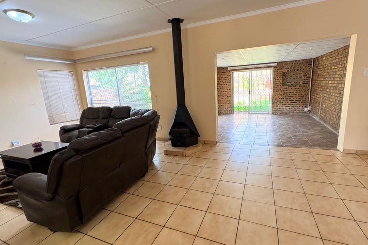 Townhouse For Sale in Carters Glen - Photo 2
