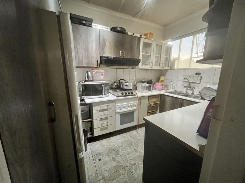 Apartment For Sale in Windsor East - Photo 6