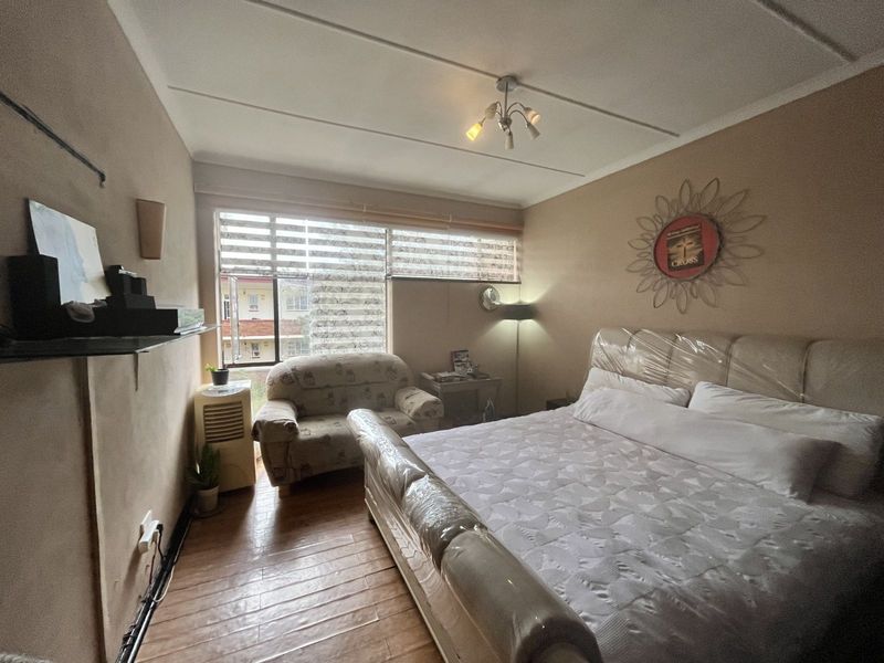 Apartment For Sale in Windsor East - Photo 2