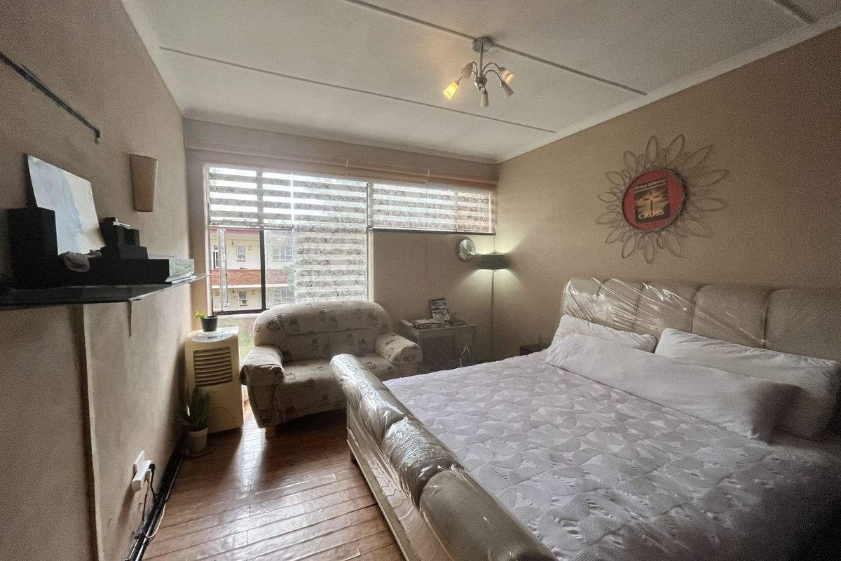 Apartment For Sale in Windsor East - Photo 2