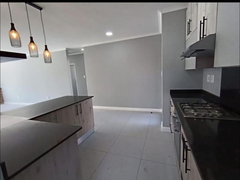 House For Sale in Fairview - Photo 6