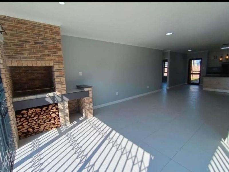 House For Sale in Fairview - Photo 4