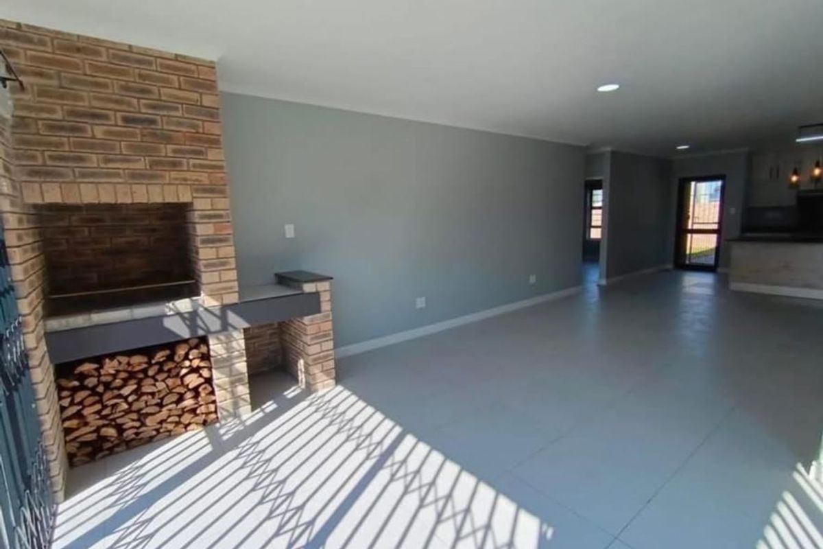 House For Sale in Fairview - Photo 4