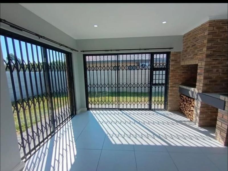 House For Sale in Fairview - Photo 3