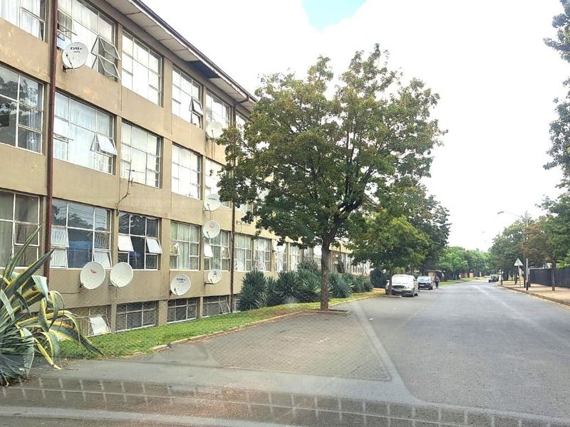 Apartment For Sale in Primrose - Photo 2