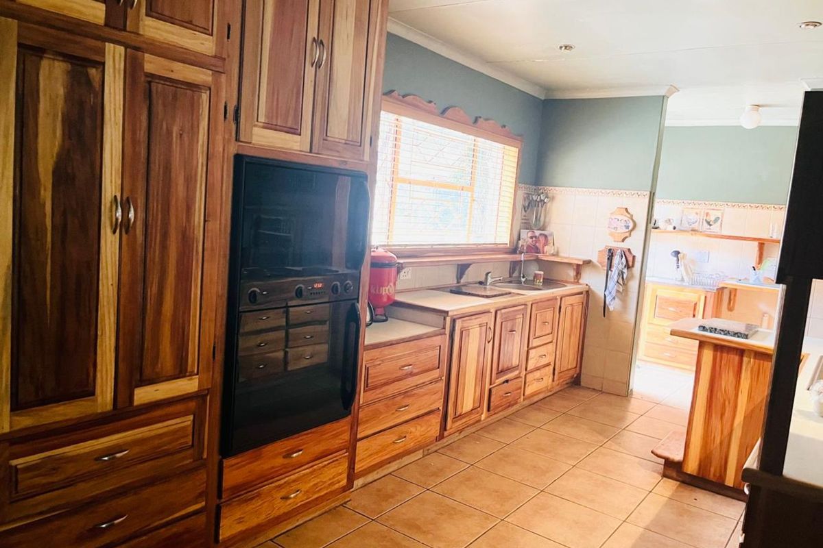 House For Sale in Secunda Central - Photo 2