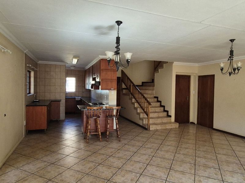 Townhouse For Sale in Lydenburg Central - Photo 5