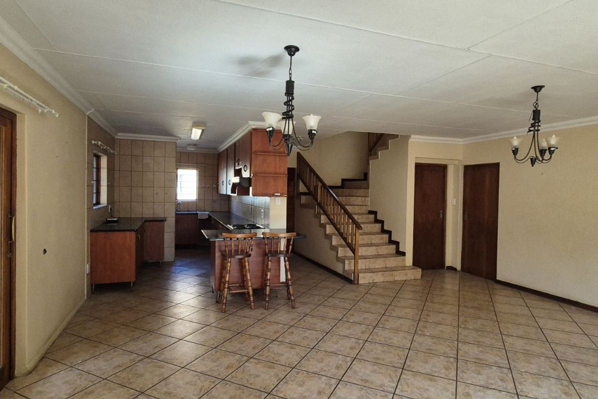 Townhouse For Sale in Lydenburg Central - Photo 5