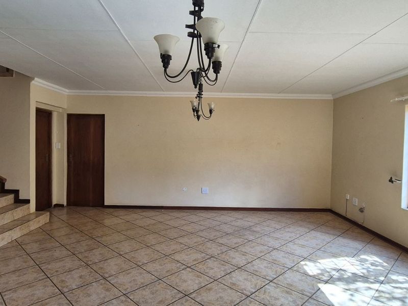 Townhouse For Sale in Lydenburg Central - Photo 7