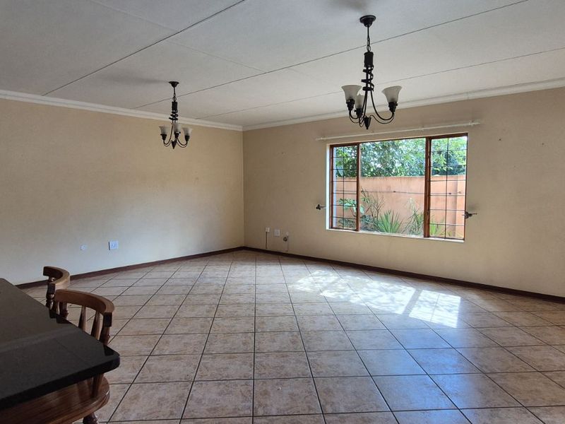 Townhouse For Sale in Lydenburg Central - Photo 6