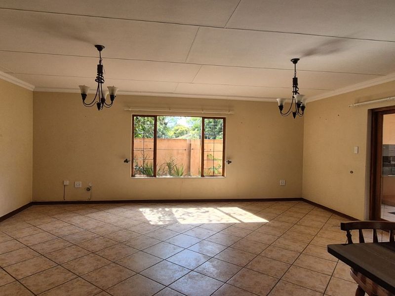 Townhouse For Sale in Lydenburg Central - Photo 3