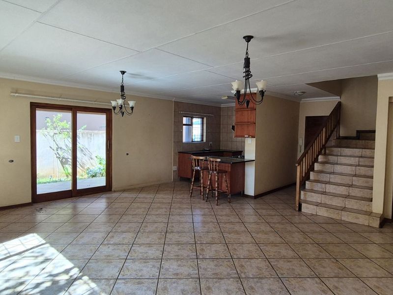 Townhouse For Sale in Lydenburg Central - Photo 4