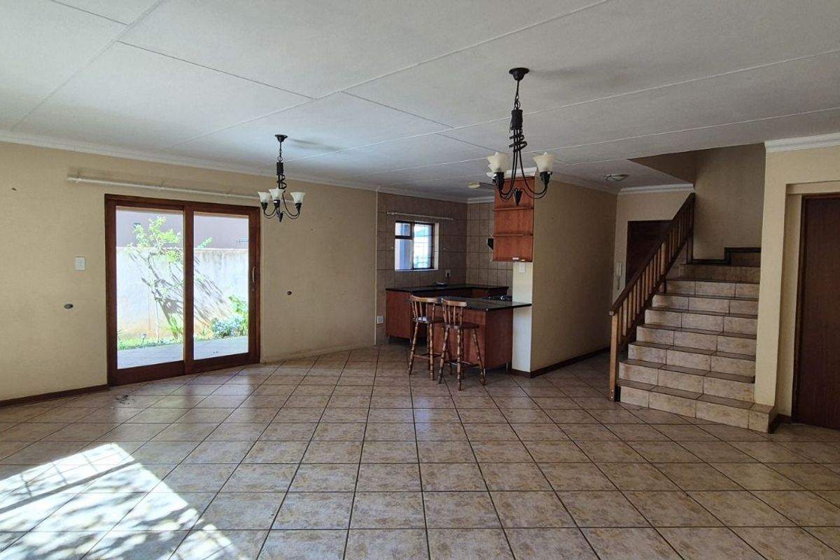 Townhouse For Sale in Lydenburg Central - Photo 4