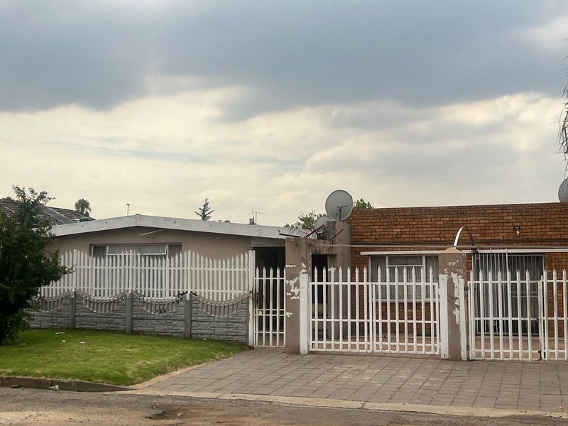 House For Sale in Boksburg North - Photo 2