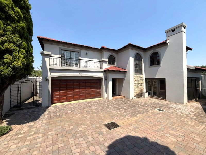 House To Rent in Faerie Glen - Photo 2