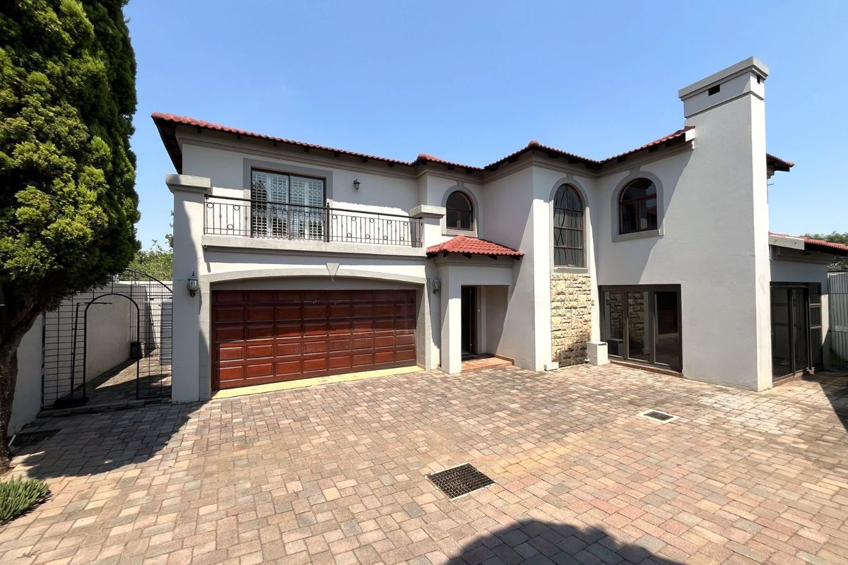 House To Rent in Faerie Glen - Photo 2