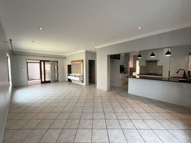 House To Rent in Faerie Glen - Photo 6