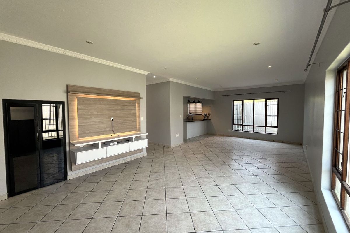 House To Rent in Faerie Glen - Photo 5