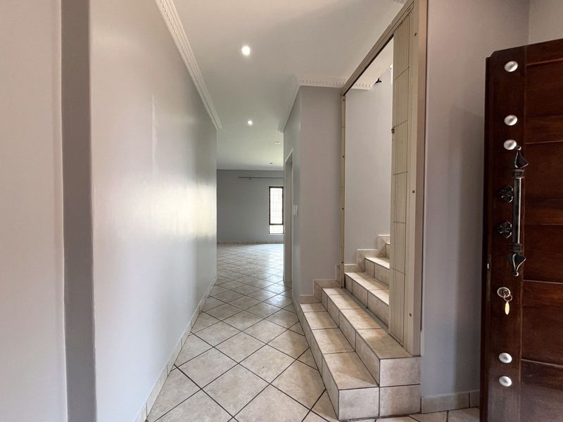 House To Rent in Faerie Glen - Photo 3