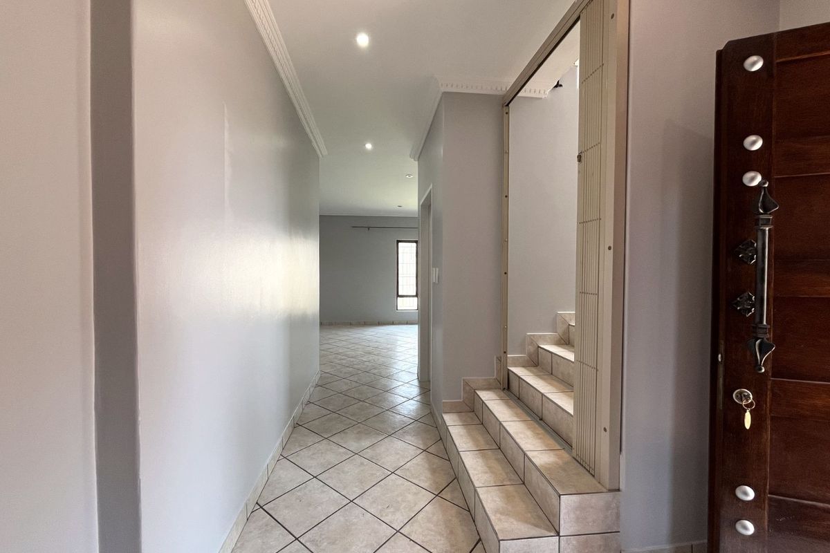 House To Rent in Faerie Glen - Photo 3