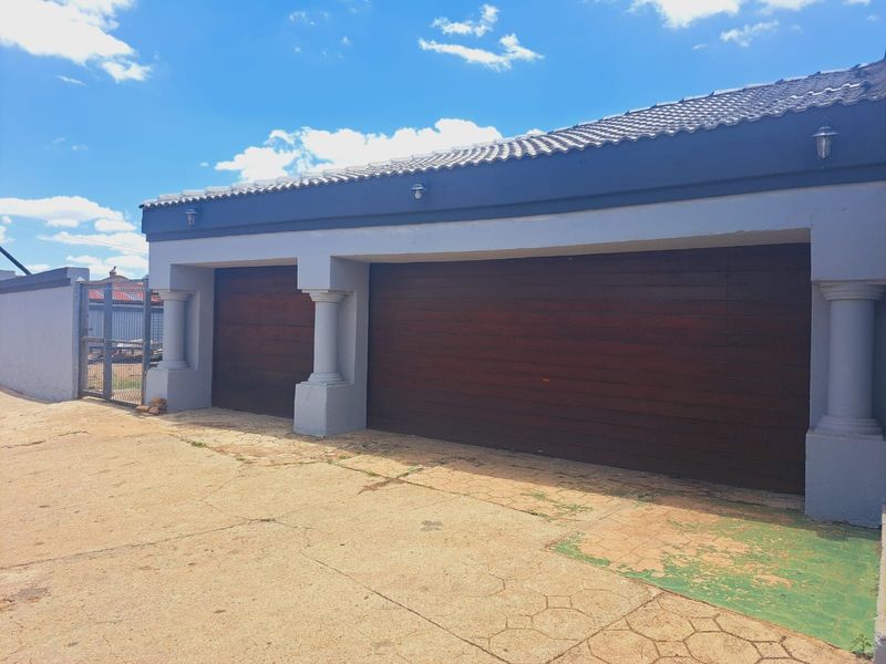 House For Sale in Mamelodi East - Photo 2