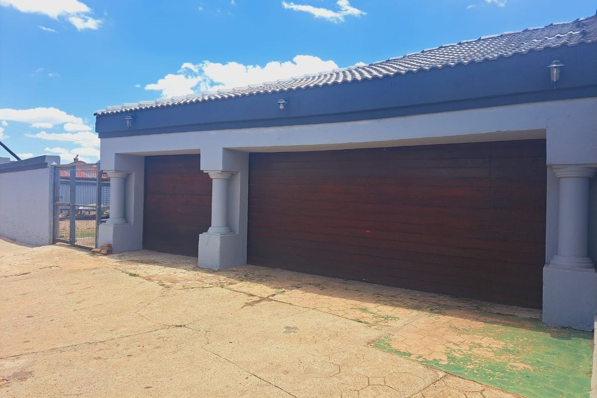 House For Sale in Mamelodi East - Photo 2
