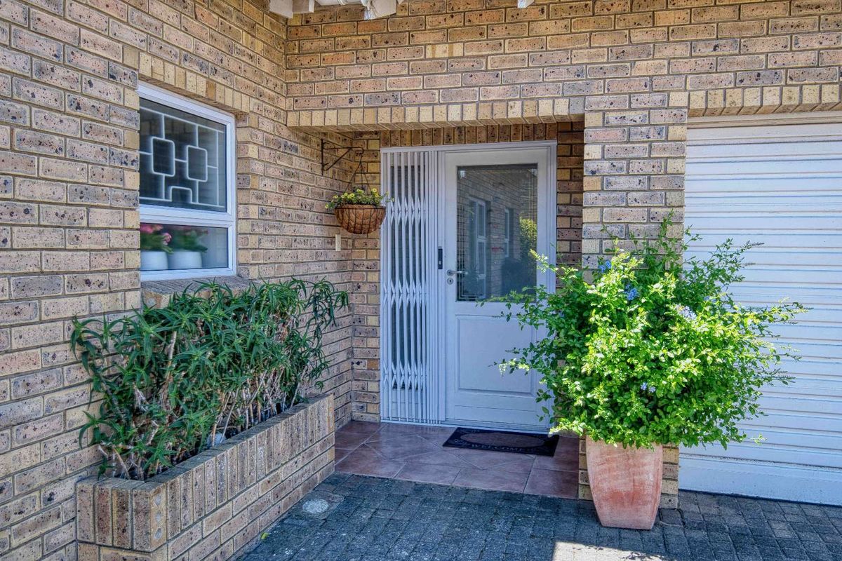 Townhouse For Sale in Miramar - Photo 4