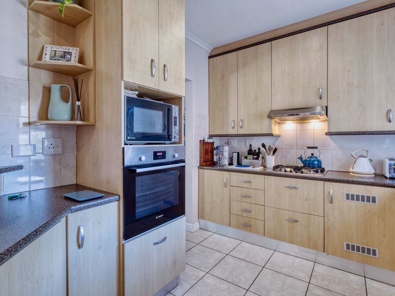 Townhouse For Sale in Miramar - Photo 10