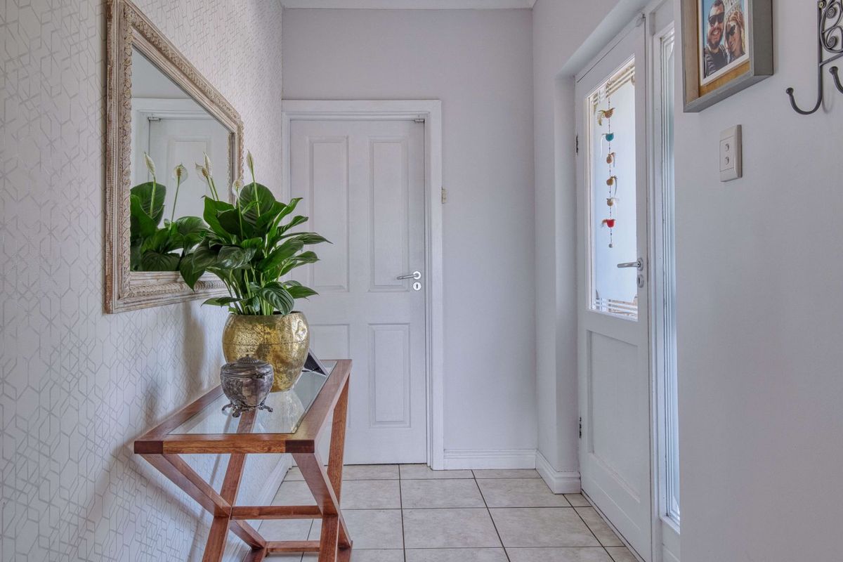Townhouse For Sale in Miramar - Photo 5