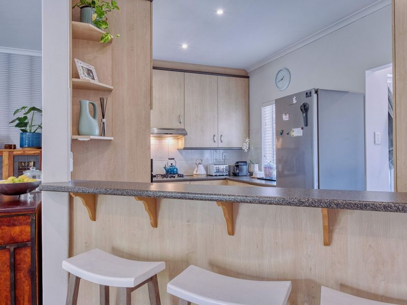 Townhouse For Sale in Miramar - Photo 9