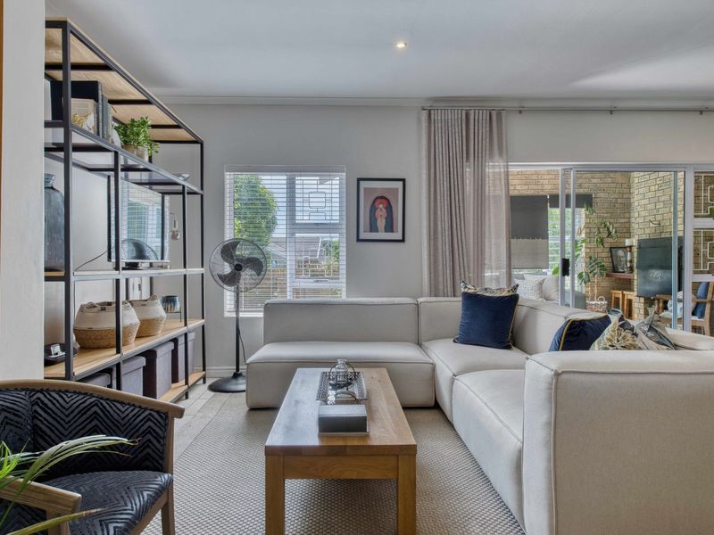 Townhouse For Sale in Miramar - Photo 3