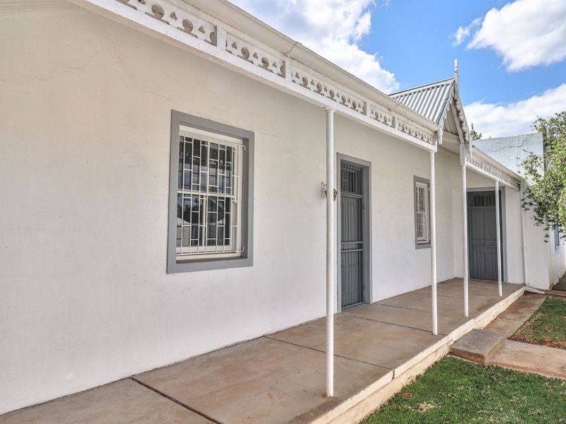 House For Sale in Robertson Central - Photo 2