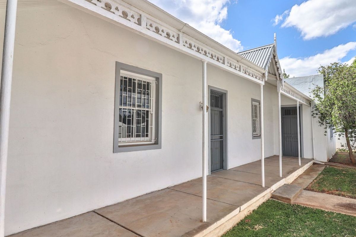 House For Sale in Robertson Central - Photo 2