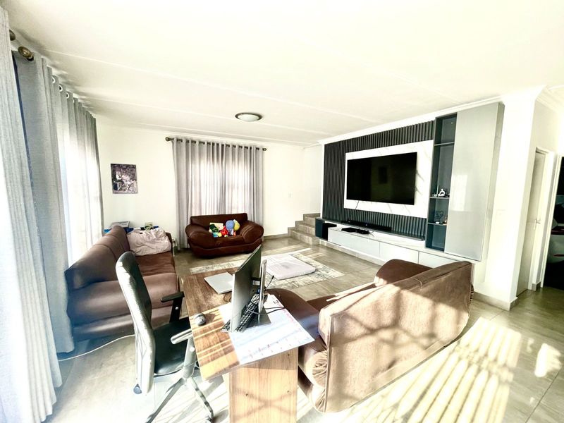 House For Sale in Thatchfield Ridge - Photo 10