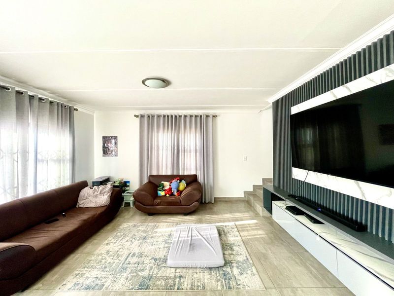 House For Sale in Thatchfield Ridge - Photo 9