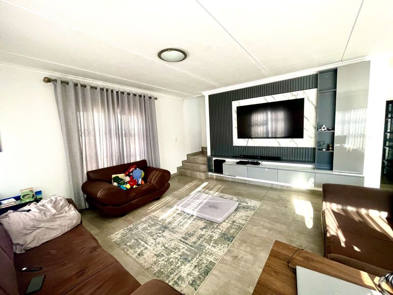 House For Sale in Thatchfield Ridge - Photo 8