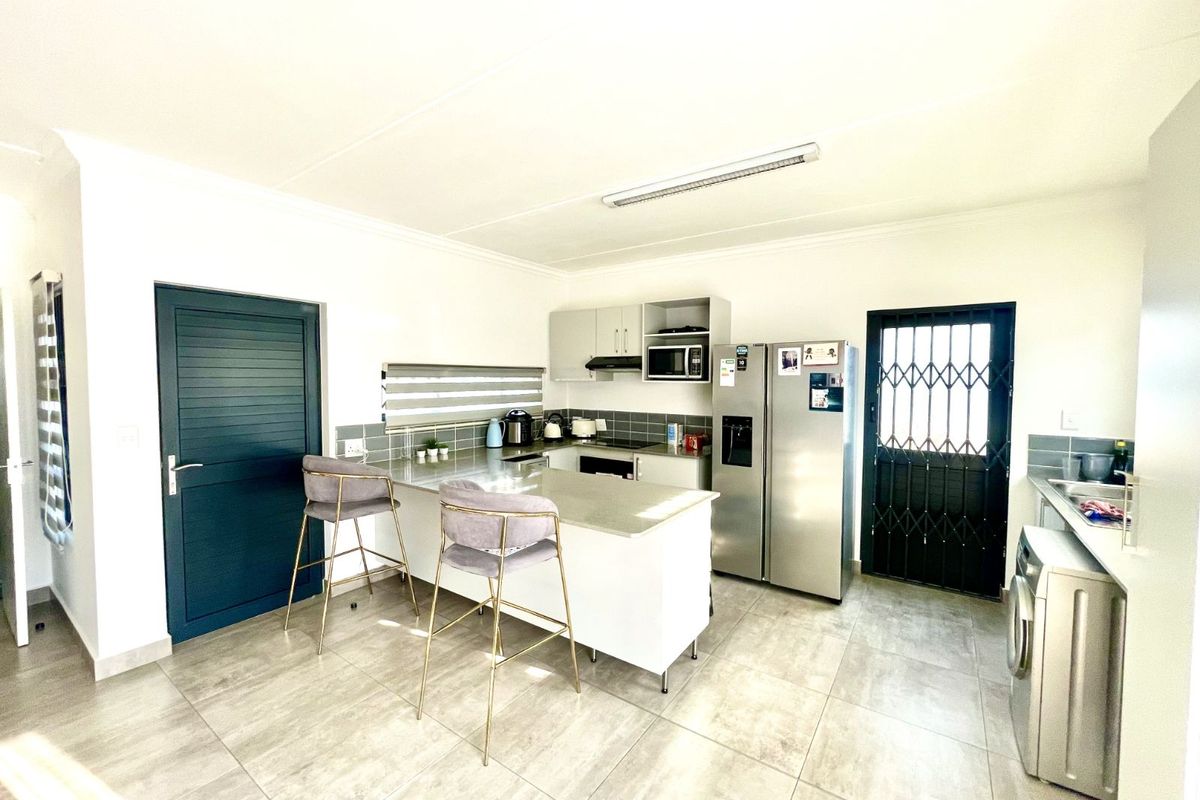 House For Sale in Thatchfield Ridge - Photo 2