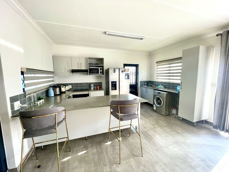 House For Sale in Thatchfield Ridge - Photo 6