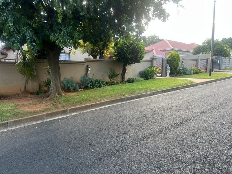 House For Sale in Primrose - Photo 3